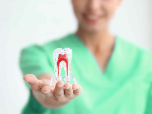 How to get rid of a toothache at night